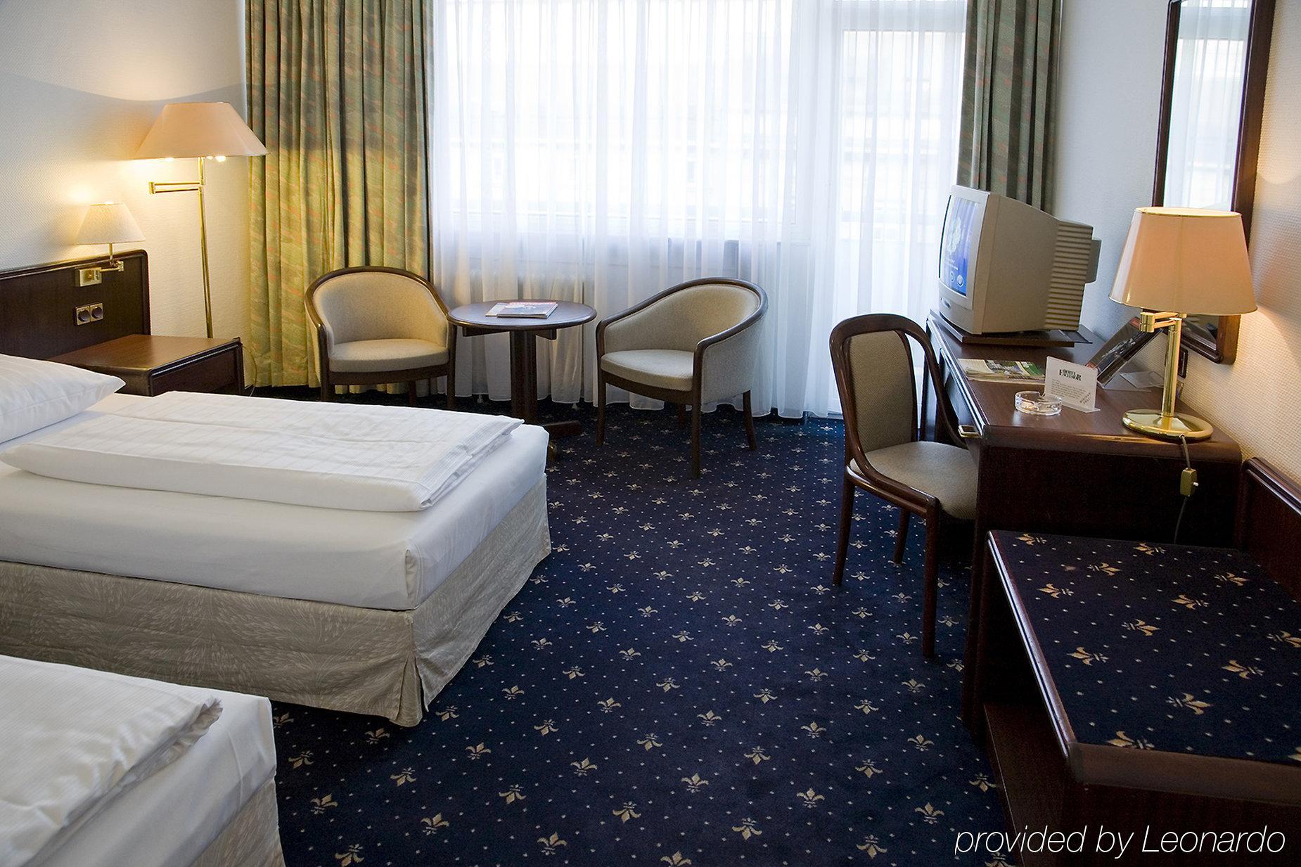 Hotel Excelsior - Central Station Frankfurt am Main Quarto foto