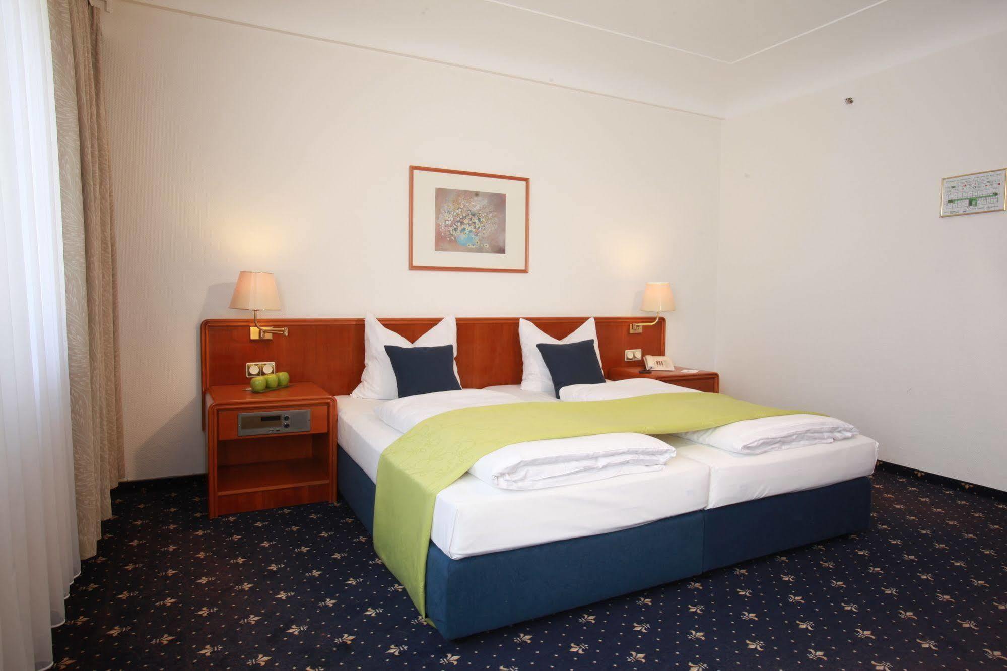 Hotel Excelsior - Central Station Frankfurt am Main Quarto foto